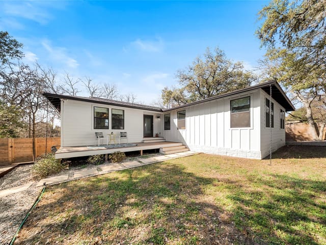 7702 Wynne LN