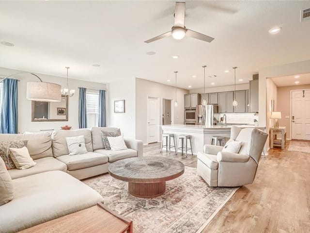 7703 Lazy Creek Dr
