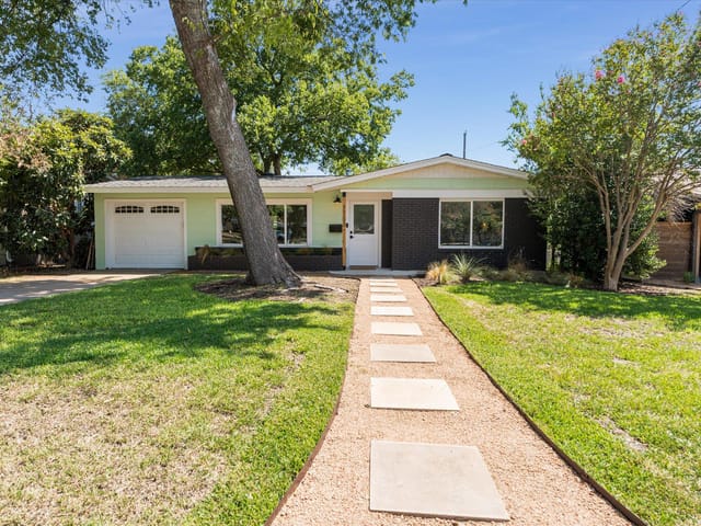 7703 Lazy Ln