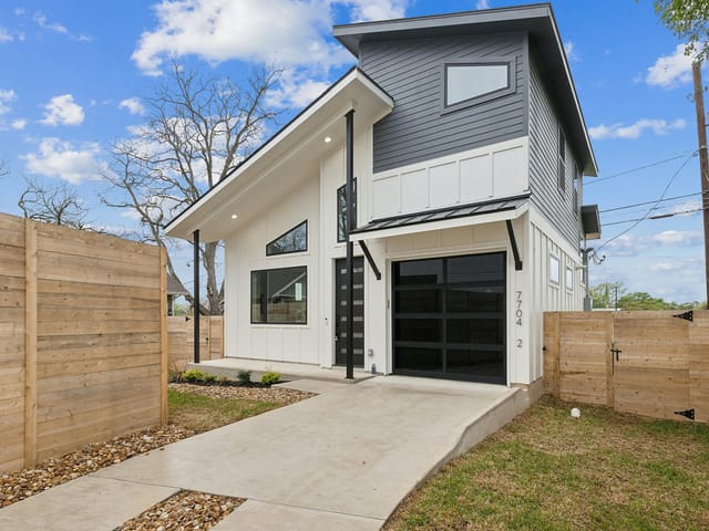 7704 Hardy Dr Unit #2