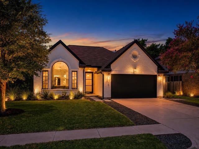 7704 Kiva DR