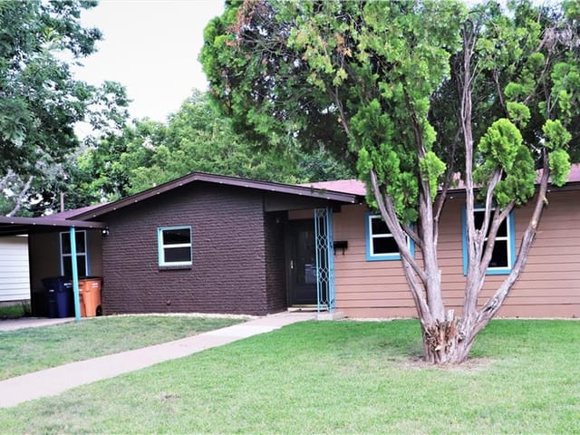7705 Lazy Ln