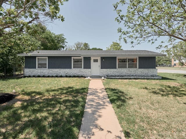 7706 Delafield Ln
