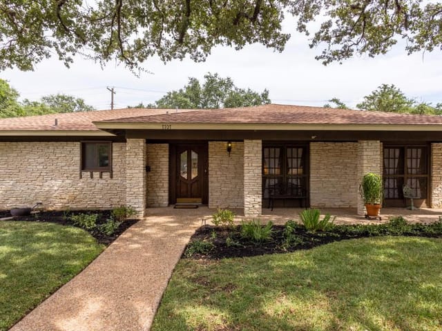 7707 Mesa Dr
