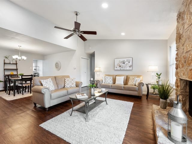 7708 Navarro Pl
