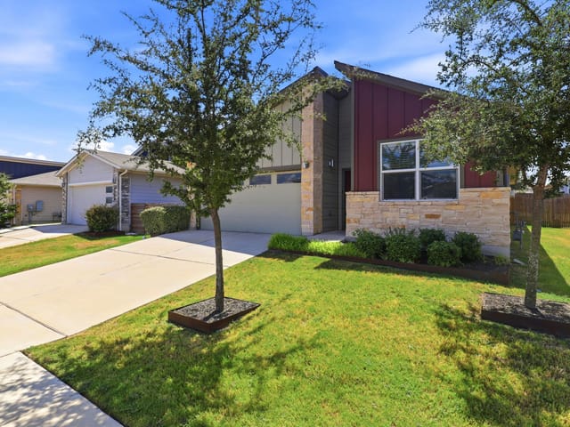7709 Linnie LN