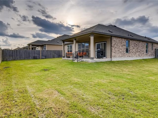 7711 Lazy Creek Dr