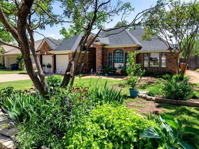 7729 Kiva Dr