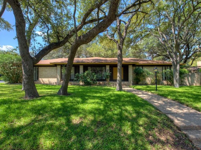 7800 Mesa Dr