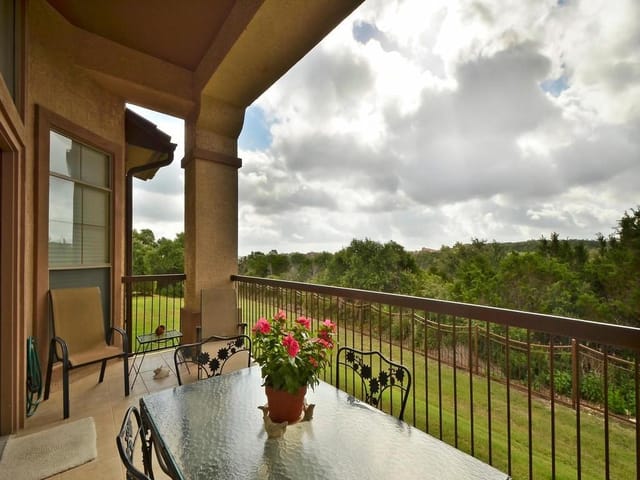 7800 Southwest PKWY Unit #211