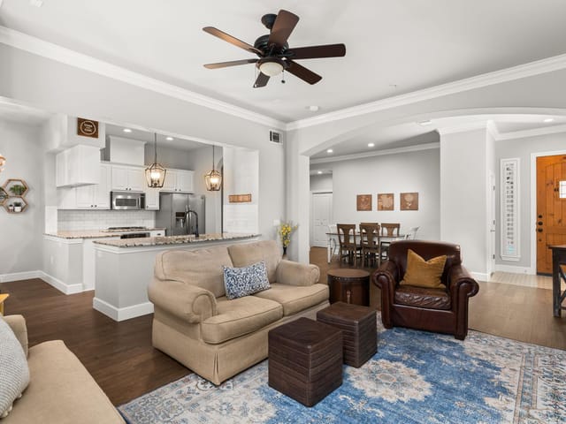 7800 Southwest PKWY Unit #610