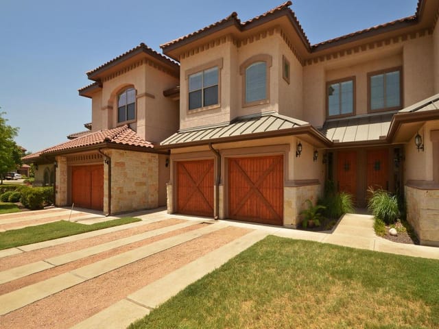 7800 SOUTHWEST Pkwy Unit #611