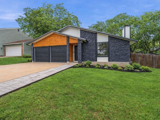 7803 Manassas Dr