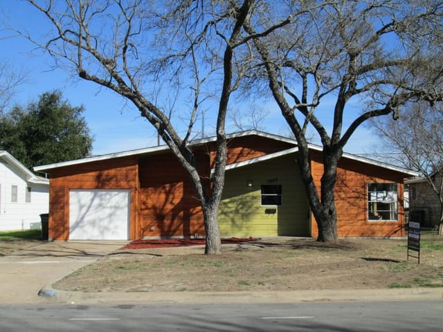 7805 Woodrow Ave