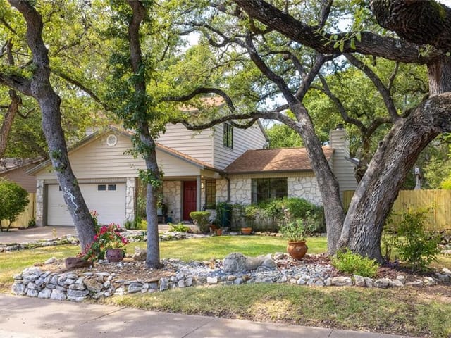 7806 Beauregard Cir