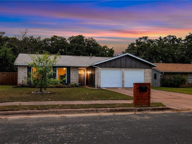 7806 Woodcroft Dr