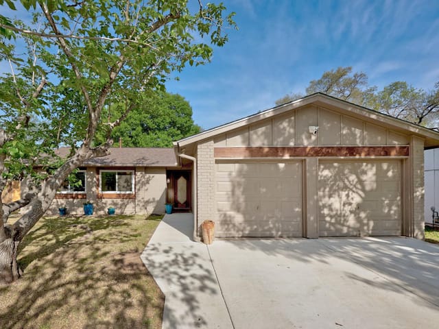 7810 Woodcroft Dr