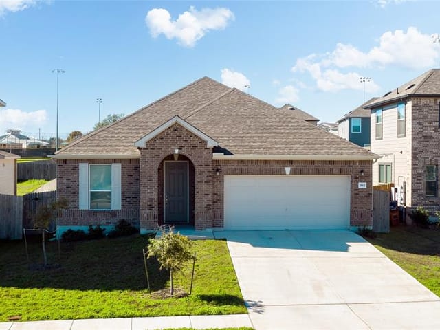 7812 Crystalbrook W