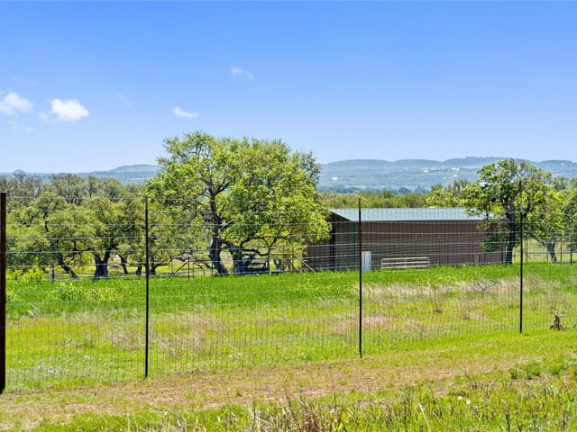 784 Ranch Road 2721