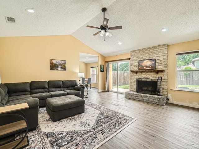 7900 KENESHAW Dr