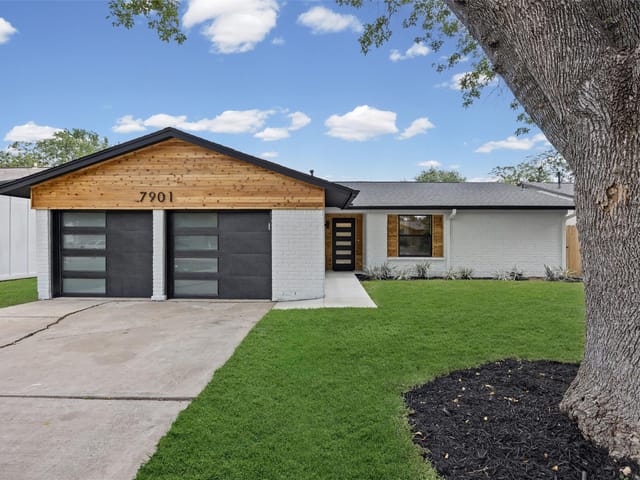 7901 Woodcroft DR