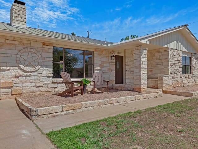 7902 Bar K Ranch Rd