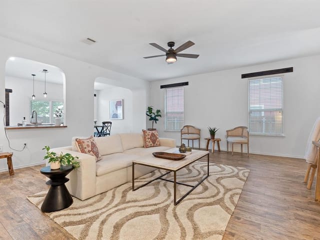 7902 Eudora Ln