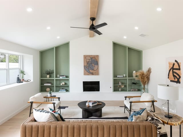 7902 Manassas Dr