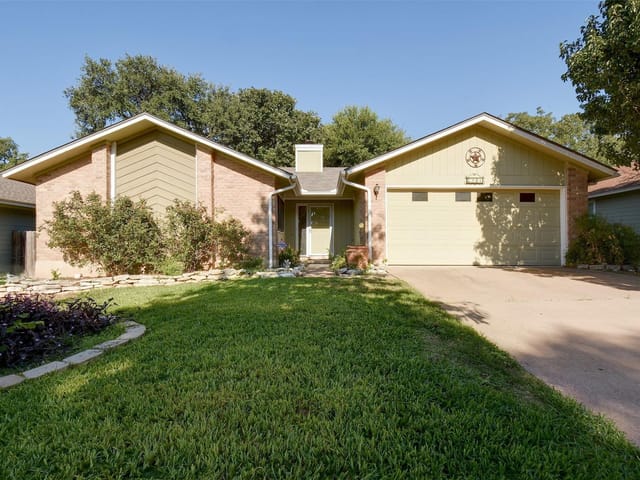 7906 EPPING Ln