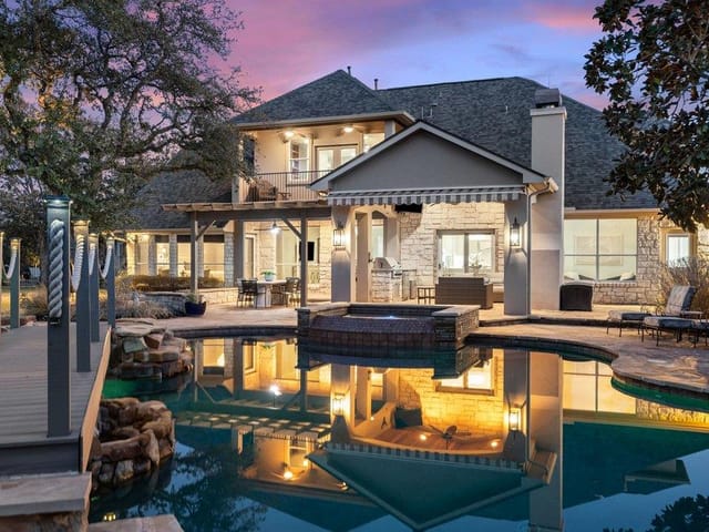 7916 Crandall RD