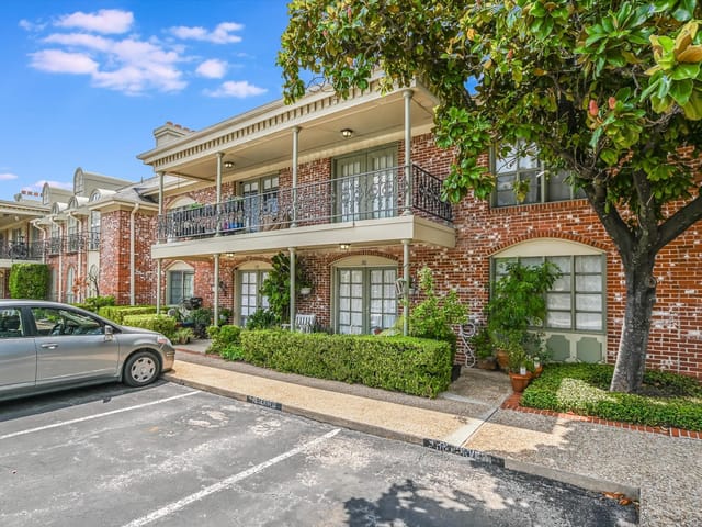 7920 Rockwood Ln Unit #210