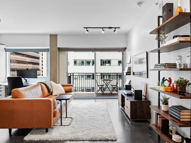 800 Brazos St Unit #1002