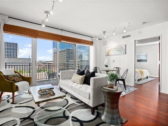 800 Brazos St Unit #1003