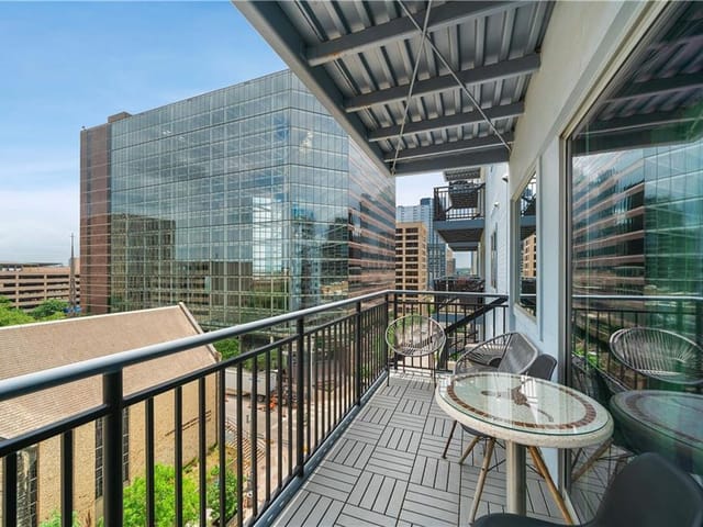 800 Brazos St Unit #1005