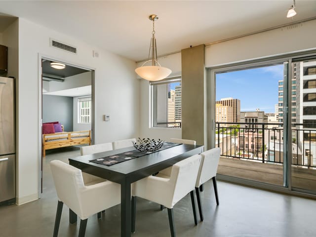800 Brazos St Unit #1009