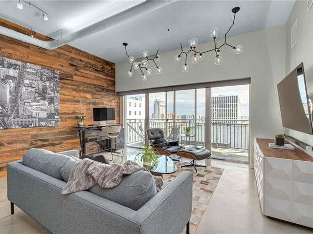 800 Brazos St Unit #1303