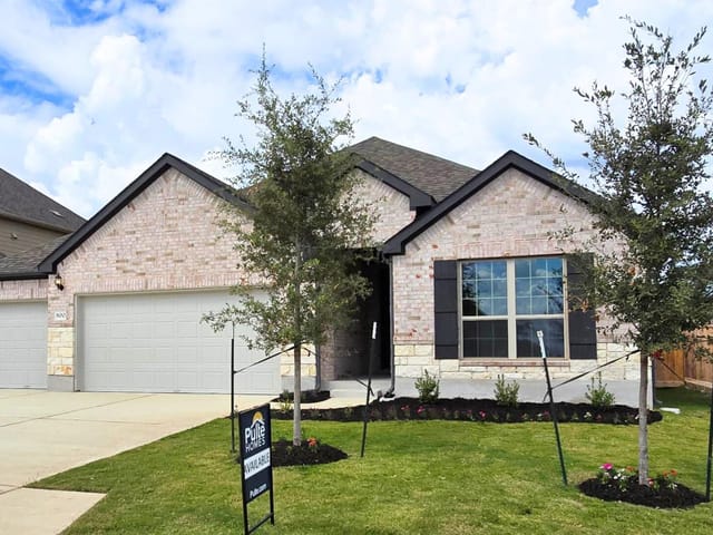 800 Crescent View DR