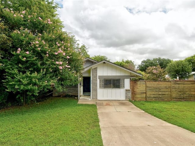 800 Eberhart Ln