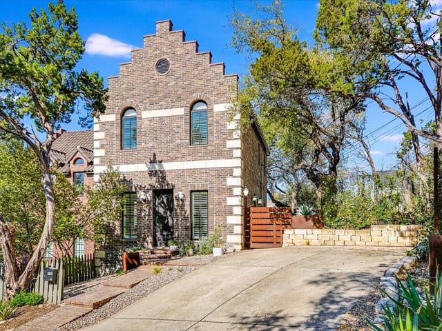 800 ROSEDALE Ter Unit #B