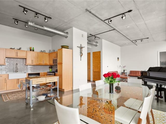 800 W 5th St Unit #1004
