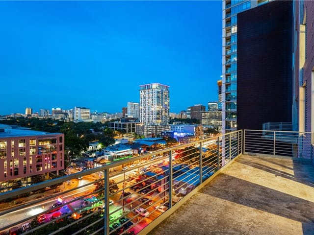 800 W 5th St Unit #1004