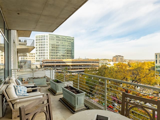 800 W 5th St Unit #606