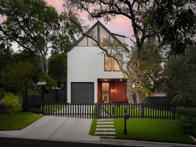 800 W James ST