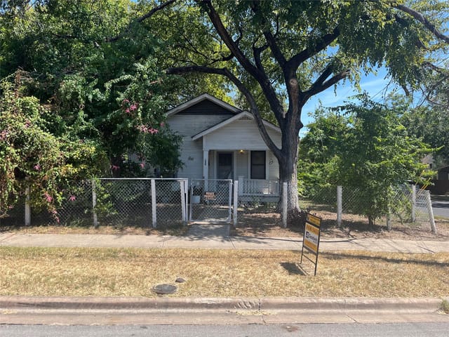 800 W Johanna ST