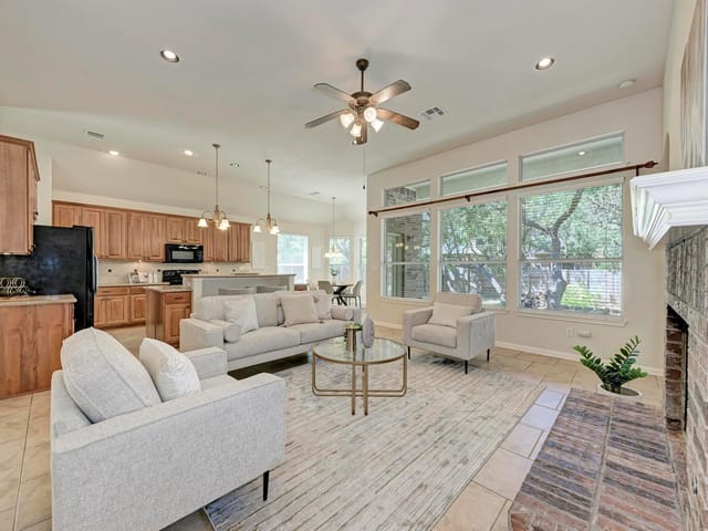 8000 Levata Dr