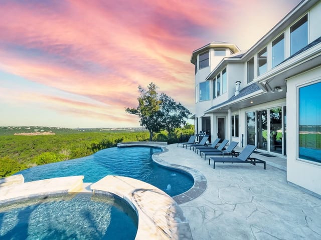 8000 Two Coves Dr