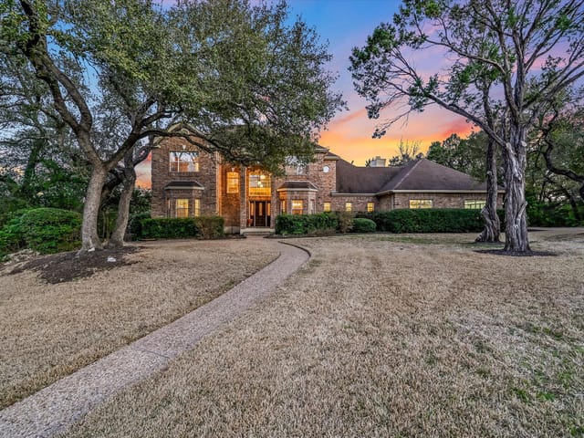 8001 Bell Mountain Dr