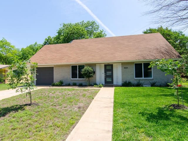 8001 Camden Dr