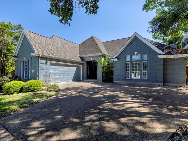 8001 High Hollow Dr