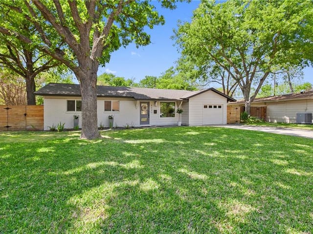 8002 Camden Dr